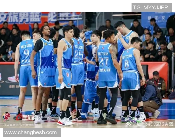 南京同曦与福建男篮激战正酣谁能在赛场上笑到最后